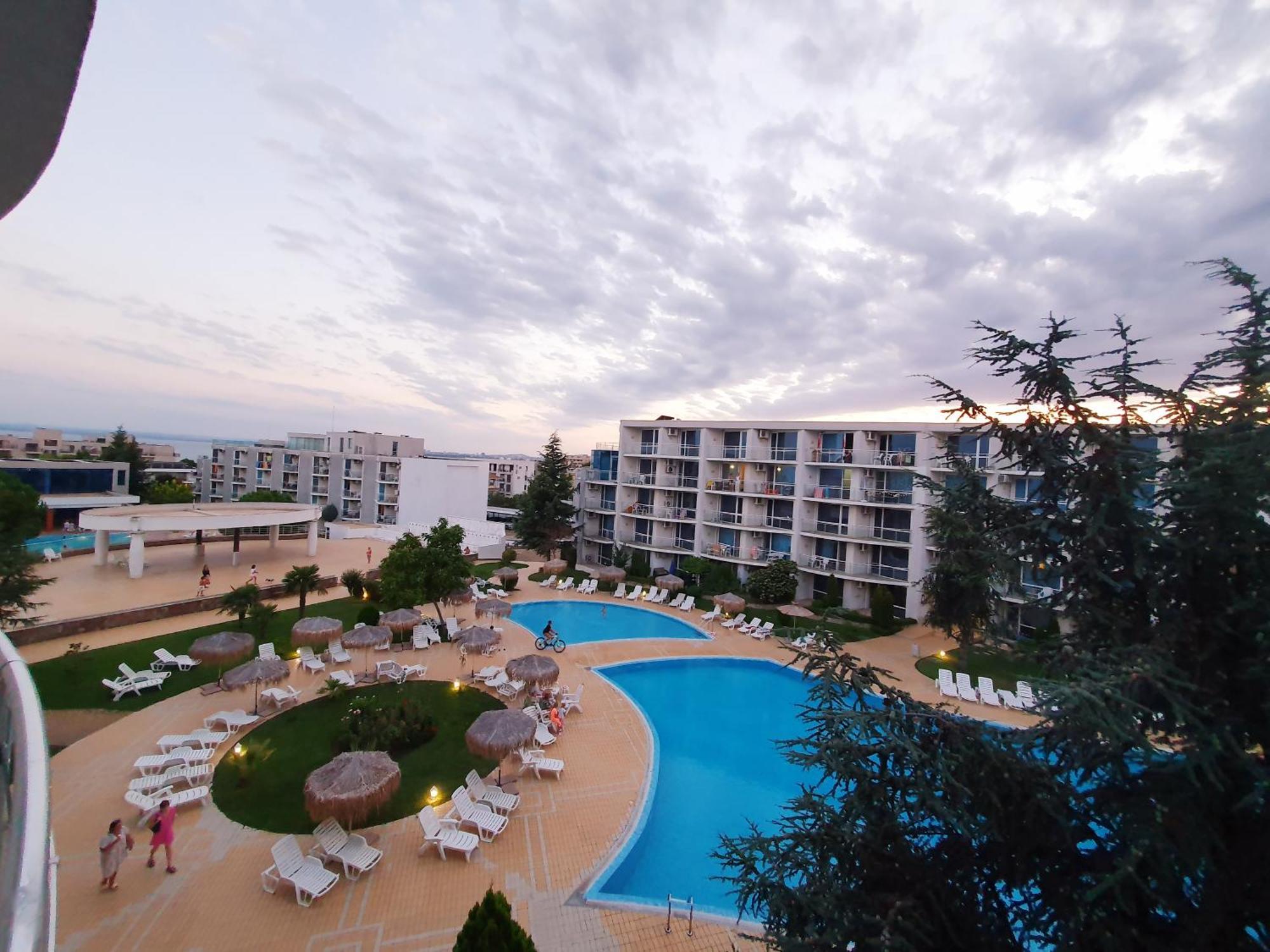 Elena'S Lux Aparthotel - Town & Sea View - Atlantis Spa Sarafovo Extérieur photo